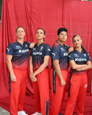 Smriti Mandhana Instagram - To new beginnings ✨🧿 
Ready to play Bold ❤️💛