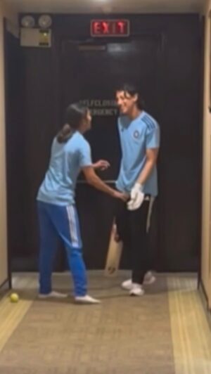 Smriti Mandhana Instagram - How much practice is enough practice?? 🤪😎
@smriti_mandhana 
PS: We fought more than we played cricket 🫠

#WrongSisters

📹: @marooffajandar