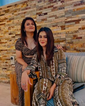 Sneha Gupta Instagram - 𝑾𝒊𝒔𝒉 𝒚𝒐𝒖 𝒂 𝒗𝒆𝒓𝒚 𝒗𝒆𝒓𝒚 𝒉𝒂𝒑𝒑𝒚 𝒃𝒊𝒓𝒕𝒉𝒅𝒂𝒚 𝒃𝒆𝒉𝒂𝒏  @snehagupta28 𝒎𝒂𝒚 𝒈𝒐𝒅 𝒃𝒍𝒆𝒔𝒔 𝒚𝒐𝒖 𝒂𝒏𝒅 𝒈𝒊𝒗𝒆 𝒚𝒐𝒖 𝒆𝒗𝒆𝒓𝒚𝒕𝒉𝒊𝒏𝒈 𝒕𝒉𝒂𝒕 𝒚𝒐𝒖 𝒅𝒆𝒔𝒆𝒓𝒗𝒆 𝒕𝒉𝒊𝒔 𝒚𝒆𝒂𝒓 𝒊𝒔 𝒚𝒐𝒖𝒓𝒔 𝒉𝒂𝒗𝒆 𝒂 𝒃𝒍𝒂𝒔𝒕 ❤️..𝒍𝒐𝒕𝒔 𝒐𝒇 𝒍𝒐𝒗𝒆 #sisters #birthdaygirl #instagram #instagood #insta #birthday #memories
