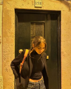 Sofia Barbosa Instagram - weekend 🪩🌃☁️☕️