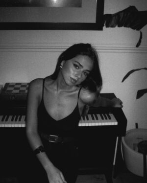 Sofia Barbosa Instagram - 🩶