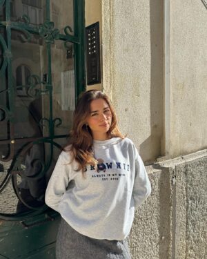 Sofia Barbosa Instagram - dezembro com sol e frio ft. @browniespain ☕️🧣🧤 #browniegirls