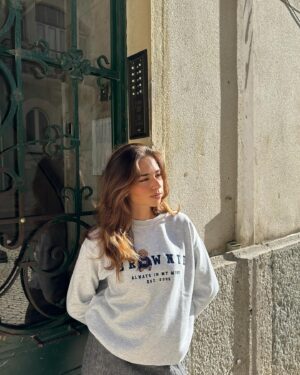 Sofia Barbosa Instagram - dezembro com sol e frio ft. @browniespain ☕️🧣🧤 #browniegirls