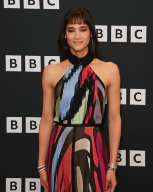 Sofia Boutella Instagram - One for the fairies 💫 thank you @chanelofficial for dressing me - thank you @marygreenwell for my make up and Angie for my hair - thank you @keren_bartov for my facial - @theledecompany 🖤 @sasrogueheroes coming out January 1st on @bbciplayer @bbc @kudostv @mgmplus #sasrogueheores