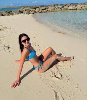 Sofia Scalia Instagram - Dopo anni di trovare piogge e tempeste nelle isole tropicali finalmente ho beccato bel tempo!😂piccoli grandi traguardi … questo 2025 già mi piace !