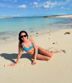 Sofia Scalia Instagram - Dopo anni di trovare piogge e tempeste nelle isole tropicali finalmente ho beccato bel tempo!😂piccoli grandi traguardi … questo 2025 già mi piace !