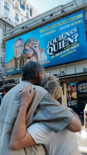 Soledad Silveyra Instagram - Felices de estar juntos, por primera vez en el Teatro Liceo con @quienesquien.laobra y la gran dirección de @diazhectorok 🎭

Los esperamos desde el 8/1. Entradas ya a la venta por @plateanet 🎫

@tomas.rottemberg @juanmanuelcaballe @rociogomezcantero @flowerspinelli @miguel.kot @pablo.arambarri @lucilaese