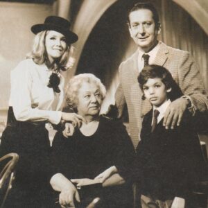Soledad Silveyra Instagram - Mi amado Máximo, hoy cumplirías 64 años y desde la tierra te abraza toda la familia. Nuestro recuerdo siempre. Fuiste como un hijo, beso al cielo que te cobija y te pido que me ayudes desde allá con mi salud y estreno. Te adoro hermano y sabe que aquí tenes una heredera: Jacinta, hija de @mathopff que es igual a vos. Mamá, mamá Sole y el tío Jorge tampoco están conmigo. Los adoro🧚🏻‍♀️❤️
