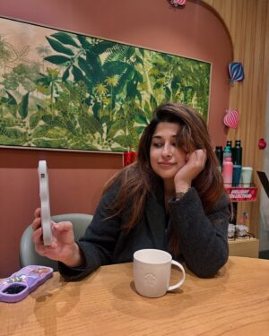 Somi Khan Instagram - 1-1-2025 😍

#adilkhandurrani#solikhan#sabakhan#khansisters#instagood#newyear