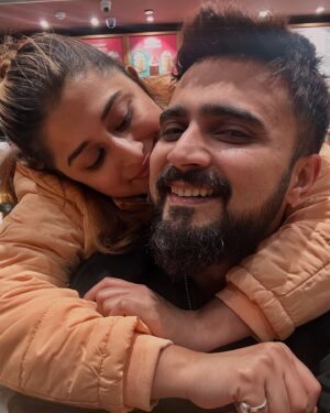 Somi Khan Instagram - 1-1-2025 😍

#adilkhandurrani#solikhan#sabakhan#khansisters#instagood#newyear