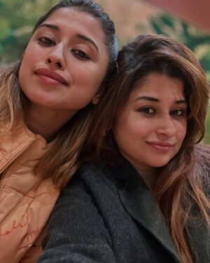 Somi Khan Instagram - 1-1-2025 😍

#adilkhandurrani#solikhan#sabakhan#khansisters#instagood#newyear