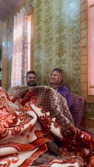 Somi Khan Instagram - Last day in Kashmir 🥹 ( Karnataka ➡️ Kashmir)

——————————————————————————————
#adilkhandurrani #somikhan #kashmir #newyear #roadtrip #instagood #trendingreels #viral #naturelovers