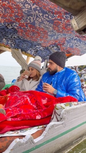 Somi Khan Instagram - A day in Kashmir ❤️ (Karnataka ➡️ Kashmir )

————————————————————
Trip managed by @tripclan.pvt.ltd 💓

————————————————————
#adilkhandurrani #somikhan #kashmir #dallake #frozen #winter #alhamdulillah #instagood #trendingreels #viral #blessed