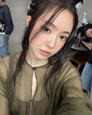 Son Na-eun Instagram - 🩰