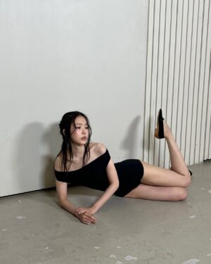 Son Na-eun Instagram - 🩰