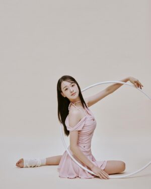 Son Yeon-jae Instagram - 안녕하세요! 오랜만에 인사드려요. 
2025년 잘 보내고 계신가요, 늦었지만 새해 복 많이 받으세요🤍
개인적으로 정말 행복한 일들이 많은 요즘, 
열심히 육아하며 잘 지내고 있습니다💫

2025년부터 새롭게 @seedcompany_  와 일하게 되었어요.
앞으로도 잘 부탁드립니다!🤍

또 올해부터는 선수를 가르치게되었는데요! @leapstudio_official 
앞으로도 리프스튜디오에서 좋은 선수들 배출 할 수 있게 열심히 해보겠습니다. 올해 #리프챌린지컵  도 11월 중에 개최 예정이니 많은 참여 부탁드릴게요!