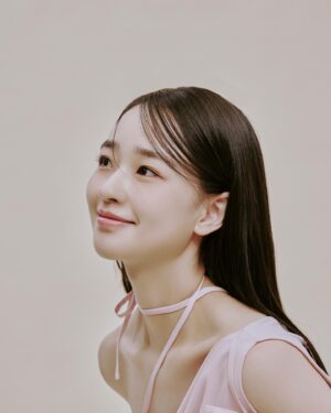 Son Yeon-jae Instagram - 안녕하세요! 오랜만에 인사드려요. 
2025년 잘 보내고 계신가요, 늦었지만 새해 복 많이 받으세요🤍
개인적으로 정말 행복한 일들이 많은 요즘, 
열심히 육아하며 잘 지내고 있습니다💫

2025년부터 새롭게 @seedcompany_  와 일하게 되었어요.
앞으로도 잘 부탁드립니다!🤍

또 올해부터는 선수를 가르치게되었는데요! @leapstudio_official 
앞으로도 리프스튜디오에서 좋은 선수들 배출 할 수 있게 열심히 해보겠습니다. 올해 #리프챌린지컵  도 11월 중에 개최 예정이니 많은 참여 부탁드릴게요!