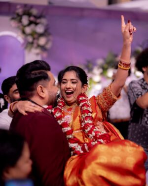 Sonal Monteiro Instagram - The Sado ( The Mangalorean Catholic bride’s sari is known as a sado.). ♥️ 

The blouse is beautifully worked by @radhika.designerstudio . 
Loved every bit of the work .. ♥️
Makeup - @ganesh_makeover 
Hair - @makeover_by_praveen 
Photography- @lightbucketproductions 

#sonalmonteiro #mangaloreanwedding #tharunsudhir #tharunsonaltakeok #christianwedding #mangaloreansado