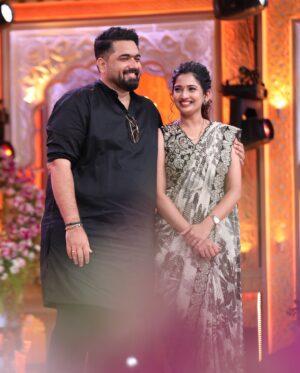 Sonal Monteiro Instagram - Snaps from Zee kutumba ♥️♥️ 
@tharunsudhir @zeekannada 

Wearing - @classy.designerhouse by @chaithu._.gowda . @classy_renthouse 
Makeup - @ganesh_makeover 
Hair - @shivu_makeovers 
Photography- @b_h_a_r_a_t_h_photography 

#sonalmonteiro #tharunsudhir #tharunsonaltakeok