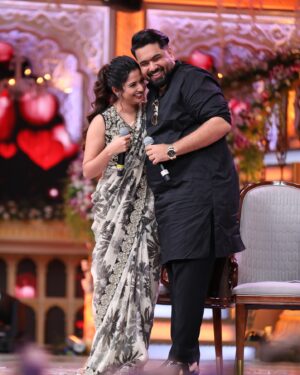 Sonal Monteiro Instagram - Snaps from Zee kutumba ♥️♥️ 
@tharunsudhir @zeekannada 

Wearing - @classy.designerhouse by @chaithu._.gowda . @classy_renthouse 
Makeup - @ganesh_makeover 
Hair - @shivu_makeovers 
Photography- @b_h_a_r_a_t_h_photography 

#sonalmonteiro #tharunsudhir #tharunsonaltakeok