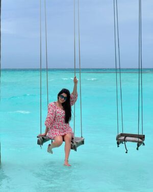 Sonal Monteiro Instagram - Saltwater heals everything ♥️ 

Thank u @trawel_mart for planning the itinerary so well !! We enjoyed every bit of our trip !!

@kandima_maldives ♥️

#sonalmonteiro #tharunsudhir #maldives #honeymoondestination #trawelmart #trawelmartexclusive