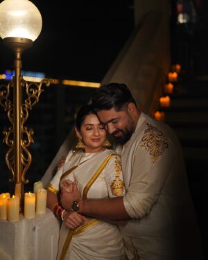 Sonal Monteiro Instagram - ಸಮಸ್ತ ನಾಡಿನ ಜನತೆಗೆ ದೀಪಗಳ ಹಬ್ಬ ದೀಪಾವಳಿ  ಹಾಗೂ ಕನ್ನಡಿಗರ ಮನೆ ಹಬ್ಬ ಕನ್ನಡ ರಾಜ್ಯೋತ್ಸವದ ಹಾರ್ದಿಕ ಶುಭಾಶಯಗಳು ! 
May the festival of lights bring you warmth, love, and happiness. Wishing you a prosperous and joyous Deepavali !

Thank u @bangalore_times for this amazing shoot !! ♥️ 
Wearing @arulaa_by_rashmianooprao ♾️ 
Makeup - @ganesh_makeover ♥️
Hairstylist- @makeover_by_praveen ♥️
Photography- @talesbycolorshots 

#sonalmonteiro #tharunsudhir #tharunsonaltakeok #deepavali #deepavali2024 #kannadarajyotsava