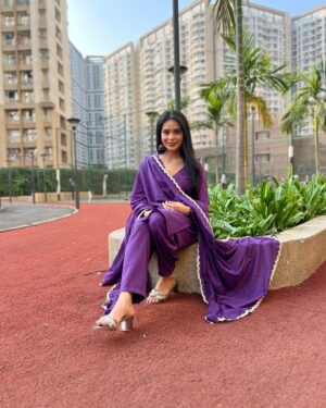 Sonal Vengurlekar Instagram - रंग 💜🫶🏻
Outfit : @joviindia 
Footwear : @pabishfootwears