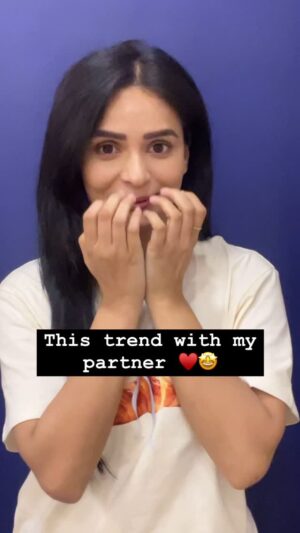 Sonal Vengurlekar Instagram - He doesn’t want to show his face 😅

#comedy #comedyvideos #comedymemesdaily #comedymemes #relatablememes #comedyreels #humour #trendingreels #partnertrend #viral #explore #relatable #trending #couplegoals #single #girlslife #couplegoals