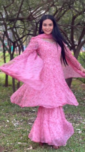 Sonal Vengurlekar Instagram - @ambraee_ 🩷🩷🩷🩷