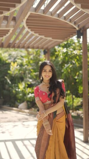 Sonal Vengurlekar Instagram - हम मिले तो प्यार करने का महीना आ गया ♥️

🎥: @rohitgaikwadfilms 
@indianweddingsaree @readiprintfashions 
Cordinated by : @vrinda_gujarati 
Styled : @pbenbanshi