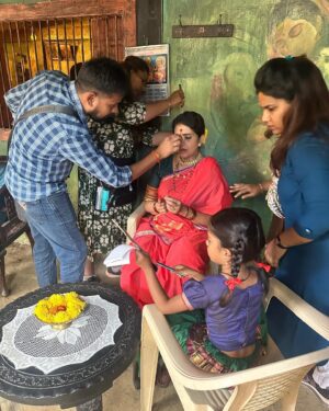 Sonali Kulkarni Instagram - तुमच्या विलक्षण प्रतिसादानं , कौतुकानं.. मला भरूनच आलं आहे..!!! 

What an incredible ride it has been🌟
Manvat Murders has been receiving so much love, and we owe it all to YOU.. Your praises , huge response and the amazing TRP has blown us away ♥️🔥 

Here’s a look at what went on behind the camera to make this dream come true. Thank you for making Manvat Murders a huge success! 💥💥💥

#manvatmurders #sonyliv