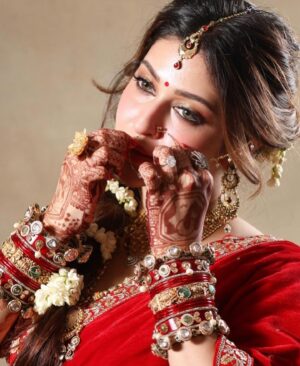 Sonarika Bhadoria Instagram - Pehla Karvachauth aur meri Shaadi ka lehenga
🫠♥️🧿

🌙🪞🪷✨

📸 @mediamansionx