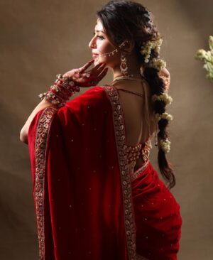 Sonarika Bhadoria Instagram - Pehla Karvachauth aur meri Shaadi ka lehenga
🫠♥️🧿

🌙🪞🪷✨

📸 @mediamansionx