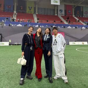 Song Hae-na Instagram - 내가뛰던 경기장으로ㅠㅠ⚽️
골때녀 올스타 특별해설위원으로 다녀왔어요
다들 너무 보고싶었어 축구 못잃어♡
Merry Christmas🎁
