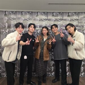 Song Hae-na Instagram - 올해도 데이식스 콘서트로 힐링♡
마이데이들은 여전히 노래를 잘하고 데이식스는 너무 멋지고
고맙다 영현아 덕분에 행복한 하루를 보냈어 오늘도 데이식스day~~~~!!