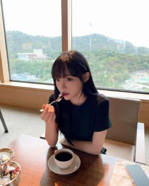 Song Ye-bin Instagram - 한창 엄마랑 노는 게 좋을 나이..🍒