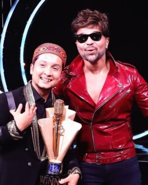 Sonia Kapur Instagram - Congratulations on the blockbuster success of the longest and the biggest show #indianidol ❤️❤️my rockstar @realhimesh and pawnu @pawandeeprajan , our songs @himeshreshammiyamelodies #tere bagairr and #Teriiumeed are rocking the charts with millions of views and audio streams , many more to come ❤️❤️