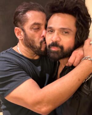 Sonia Kapur Instagram - Lovely evening with bhai @beingsalmankhan and family and friends and super sweet birthday girl @vanturiulia , best wishes always ❤️❤️❤️ lots of love ❤️❤️❤️