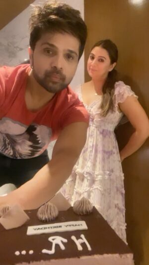 Sonia Kapur Instagram - Teriii umeed #reels with  my rockstar and birthday boy @realhimesh ❤️❤️ 3 songs #sanseinn #dagaa # Terii umeed composed by #hr are trending on you tube , thanks for all the good wishes @himeshreshammiyamelodies