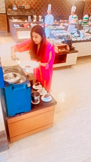 Sonia Kapur Instagram - #foodie #travel Hum Paagal nahi #reels ❤️ @realhimesh