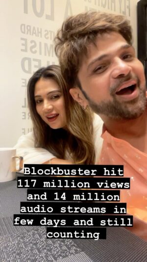 Sonia Kapur Instagram - Blockbuster hit Terre pyaar mein composed written and sung by my rockstar @realhimesh is 117  million plus views and  14  million audio streams and  still counting #reels ❤️❤️
