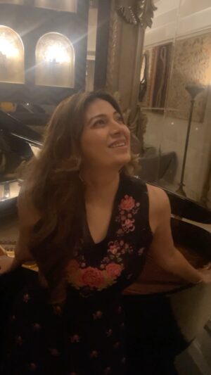 Sonia Kapur Instagram - Trending on YouTube , piyaa rangeela is our 42nd back to back blockbuster hit in a row which have garnered more than 2.5 billion views across YouTube and more than 1 billion audio streams in no time and still counting @himeshreshammiyamelodies , piyaa rangeela is composed and written by my rockstar❤️@realhimesh and sung by @rupalijagga , thanks for all the love @himeshreshammiyamelodies , reels piyaa rangeela