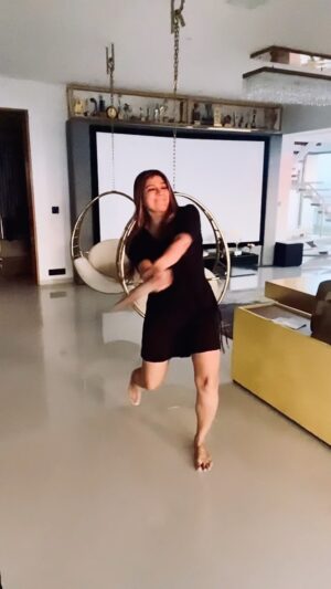 Sonia Kapur Instagram - Congratulations #teamindia , #dildiscokarein when india wins ❤️ @realhimesh