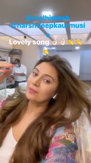 Sonia Kapur Instagram - Lovely track @realhimesh @harshdeepkaurmusic reels