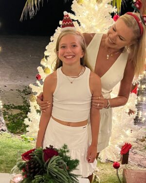 Sonia Kruger Instagram - Merry Christmas! May you sleigh all day! 🎅🏻❤️