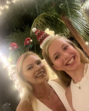 Sonia Kruger Instagram - Merry Christmas! May you sleigh all day! 🎅🏻❤️
