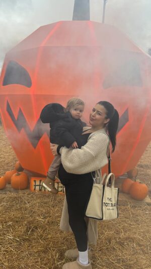 Sophia Grace Brownlee Instagram - my favourite time of year 🍂🤎🎃

_

_

_

_

#reels#fall#autumn#halloween#pumpkin#pumpkins#pumpkinpatch#mom#momlife#boymom#baby#babyboy#toddler#pregnancy#ditl