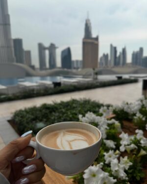 Sophie Choudry Instagram - Kicking off Jan 2025 with magical sunsets, breathtaking views and a touch of Dubai magic ✨ Here’s to a year that glows as brightly as this city! 🌅🌟 #NewYearVibes #hello2025 #dubai @addressdubaimall 

 #DubaiDreams #sophiechoudry #burjkhalifa #sunset #sunsetlover #sophiechoudry