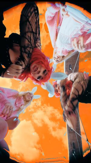 Sophie Luborsky Instagram - playboi - @vana_nz @sophiep0wers 🤍🐰out everywhere 🔪
-
-
-
-
-
-
-
#metalmusic #metalhead #metalcommunity #hyperpop #songlyrics #metalchick #metalgirl #hyperpopmusic #charlixcx #poppy #reels #musicreels #explorereels🤩 #ａｅｓｔｈｅｔｉｃ #hardcoremusic