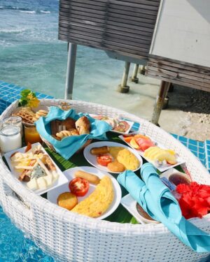 Sophie Piper Instagram - Breakfast date 🧡 @kandima_maldives